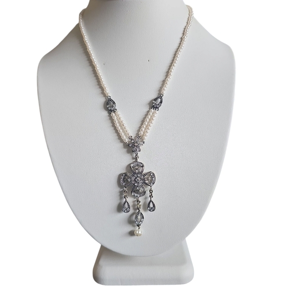 Vintage Silver and White Pearls Floral Pendant Necklace With Rhinestones - Picture 1 of 6